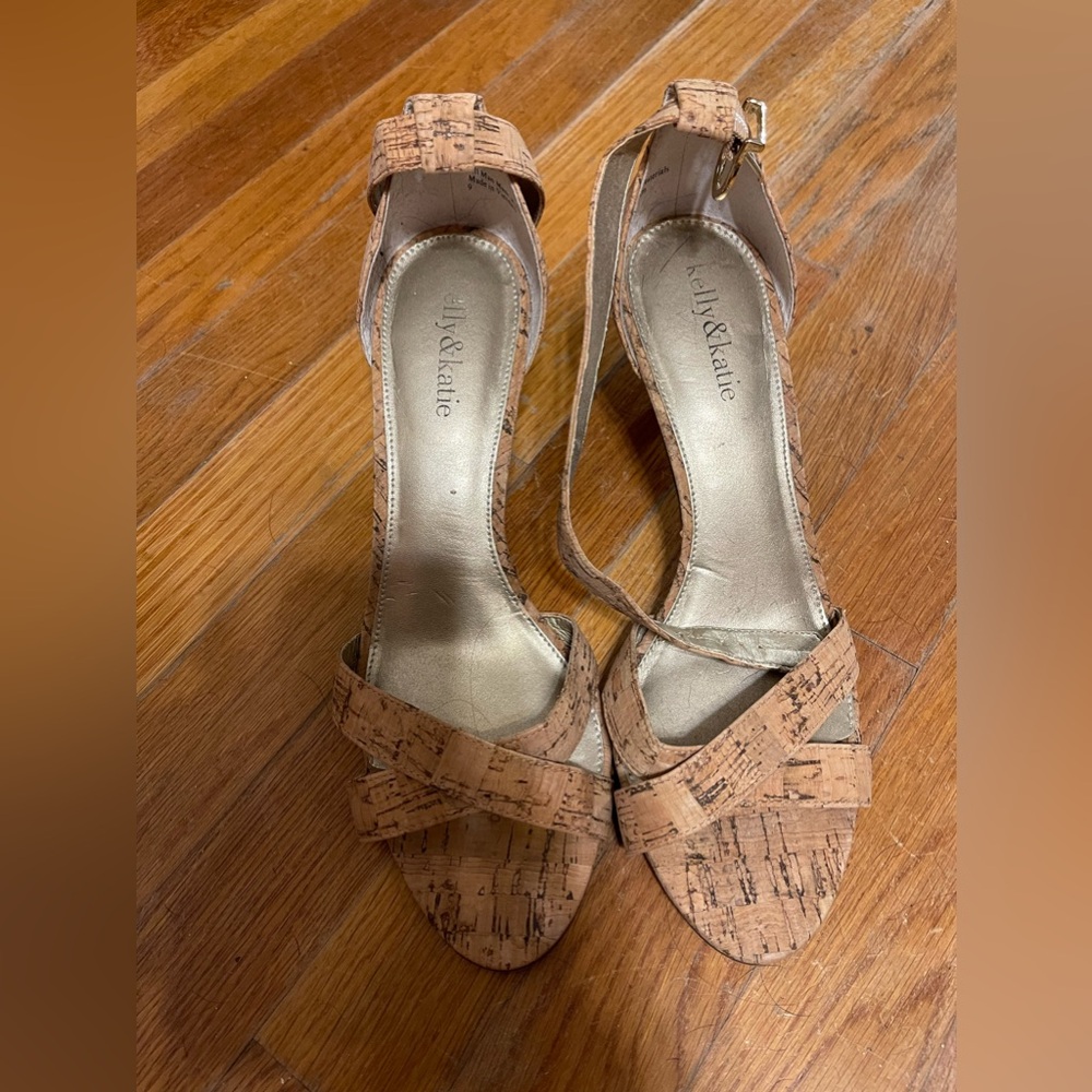 Kelly & Katie kitten heels in beige, size 9, used, good condition